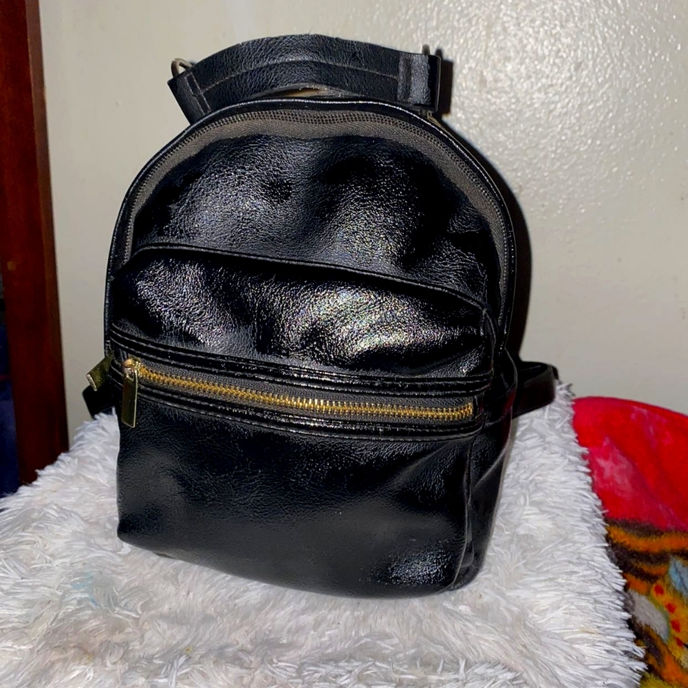 Im selling a mini backpack